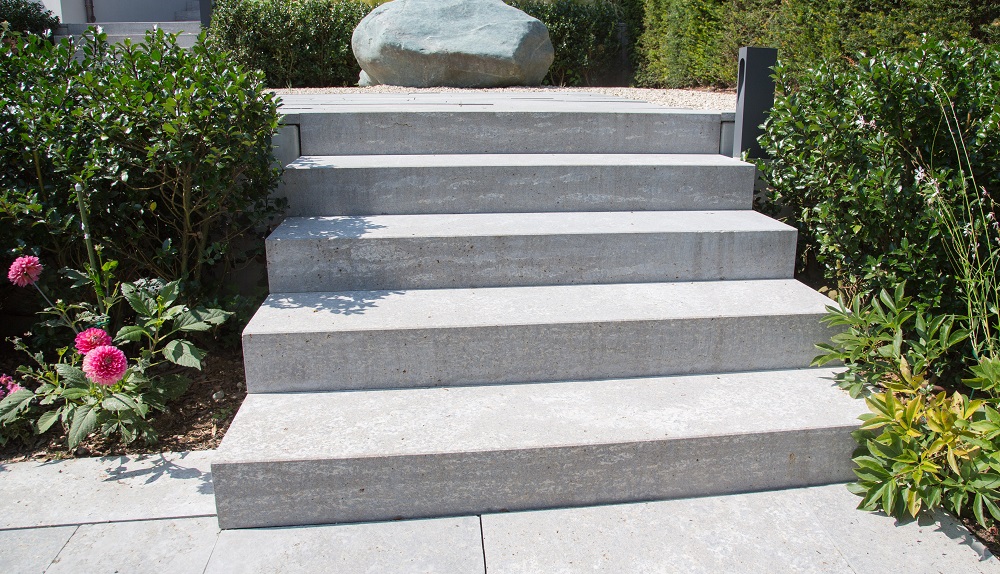 poured outdoor concrete stairway